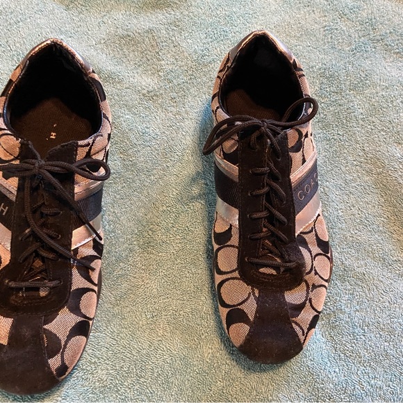 Coach lace up sneakers Excellent condition black and silver size 9 1/2 - Picture 4 of 7